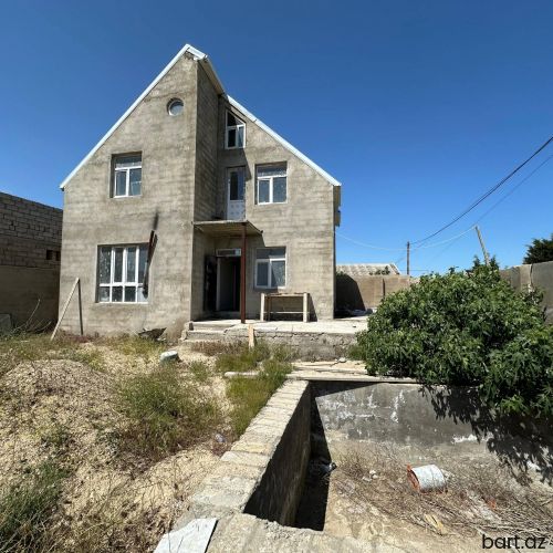 3 mərtəbəli bağ evi