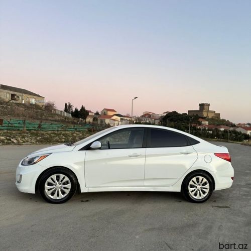 Hyundai Accent: 1.6 l | 2015 il