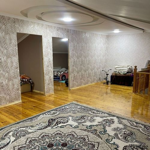 Binəqədi qəsəbəsində 5 otaqli həyət evi satilir.
