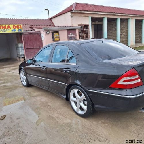 Mercedes-Benz C 230: 2.5 l | 2006 il 
