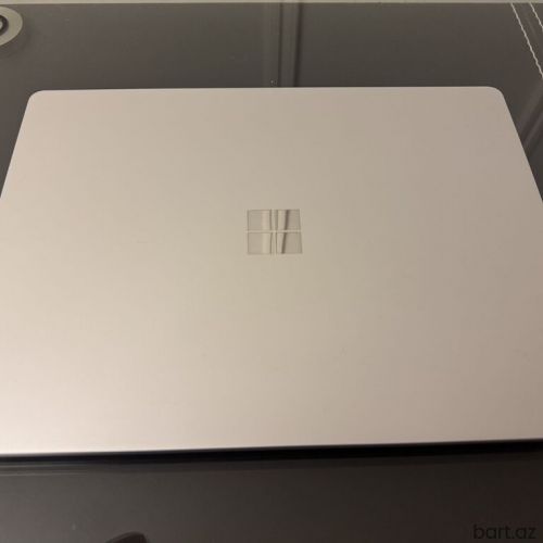 Intel Core i5, 8 GB, 12.3 