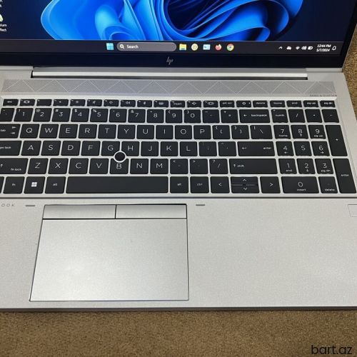 Intel Core i7, 16 GB, 15.6 