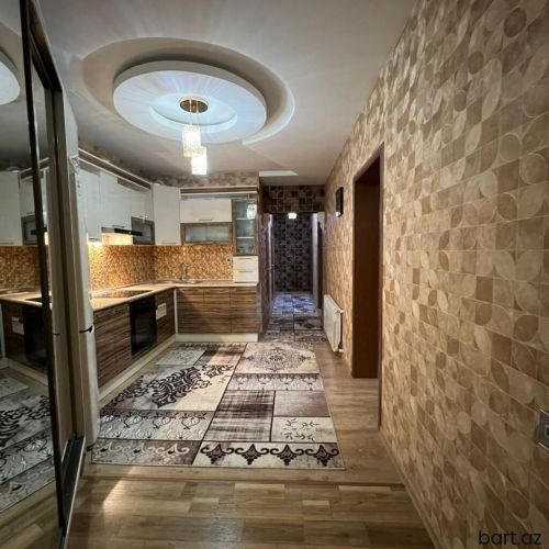 Tbilisi pr-də 3 otaqli mənzil satilir.