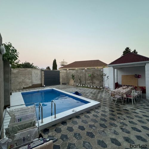 Zövq və keyfiyyətlə inşa olunmuşi ev satılır