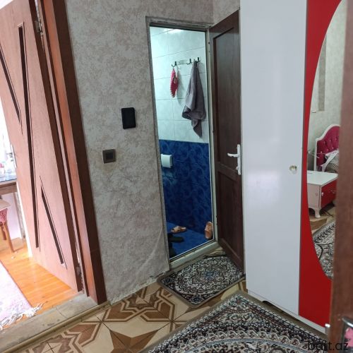 1 həyətdə 2 ev satılır