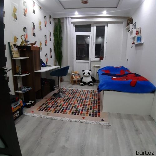 Bakıxanov qəs-də 3 otaqli mənzil satilir.