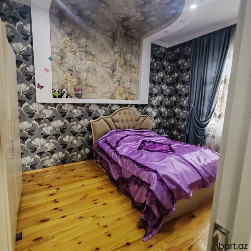 Binəqədi qəs. 3 otaqlı həyət evi satilir.