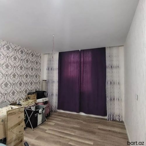 Novxanida 4 otaqli həyət evi satilir.