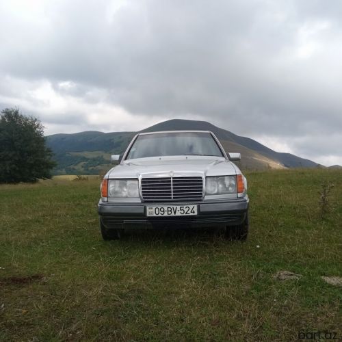 Mercedes-Benz E 250: 2.5 l | 1992 il Sedan