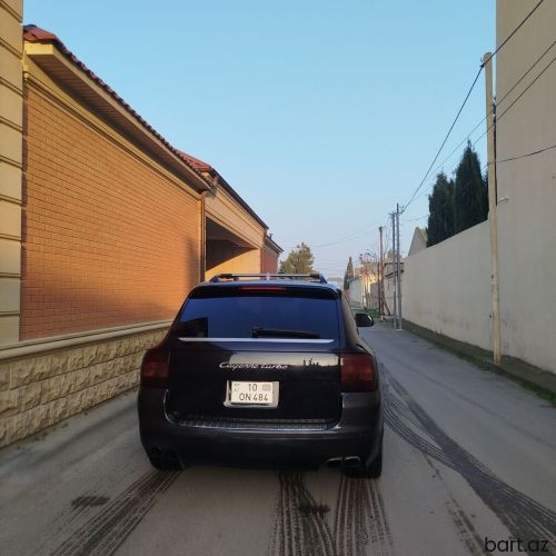 Porsche Cayenne: 4.5 l | 2004 il 