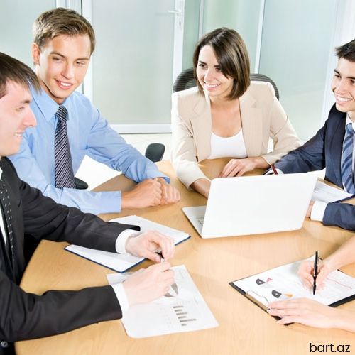 Ofis Meneceri tələb olunur 