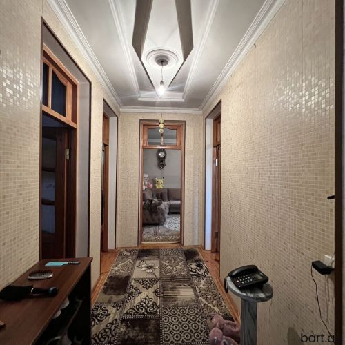 Binəqədi qəs. 4 otaqlı həyət evi satilir.
