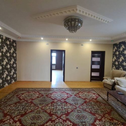 Biləcəri qəs-də 6 otaqli həyət evi satilir.