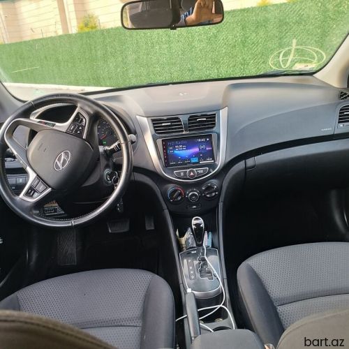 Hyundai Accent: 1.6 l | 2017 il