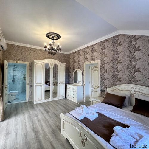 Qəbələdə 7 otaqli villa satilir.