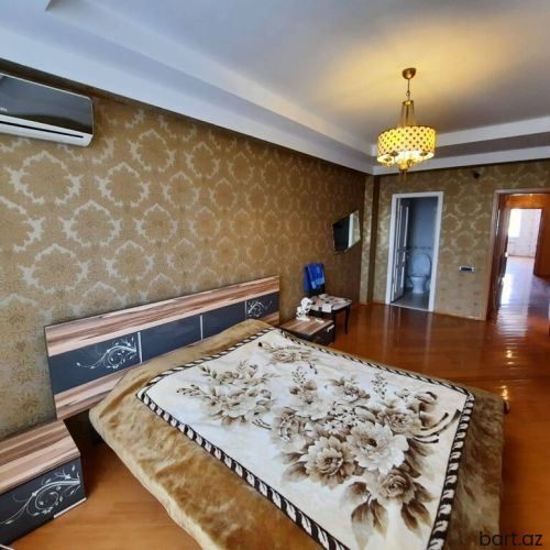 9-cu mikrorayonda 3 otaqli mənzil satilir.