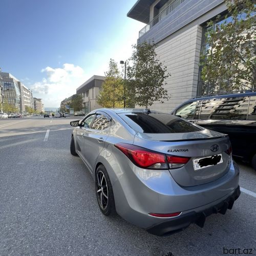 Hyundai Elantra: 1.8 l. | 2015 il
