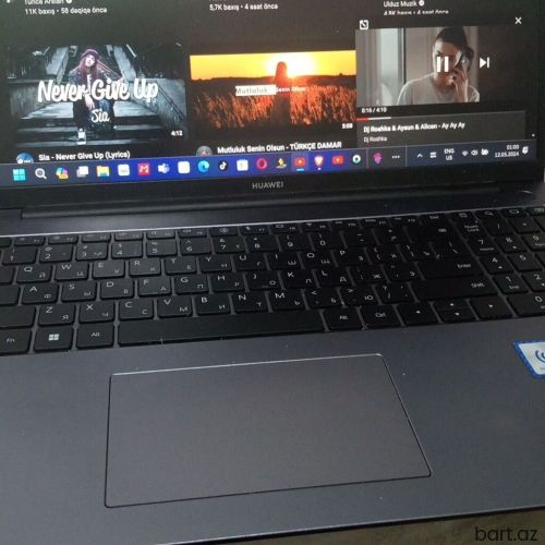 Intel Core i5, 16 GB, 15.6 
