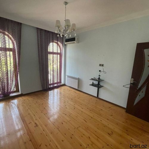 Maştağa qəs. 7 otaqlı həyət evi satilir.