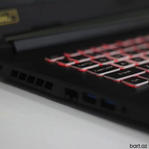 Intel Core i5, 16 GB, 15.6 