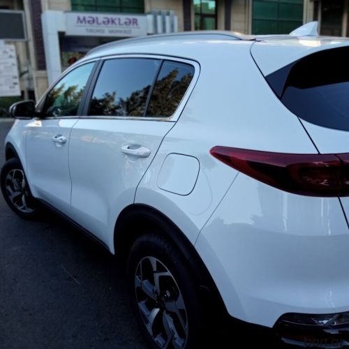 Kia Sportage: 2 l | 2021 il