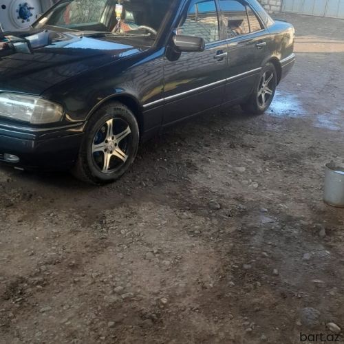 Mercedes-Benz 220: 2.2 l. | 1995 il