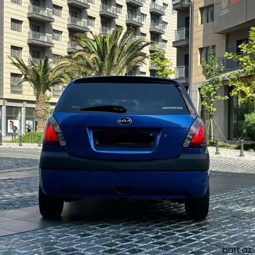 Kia Rio: 1.4 l | 2005 il