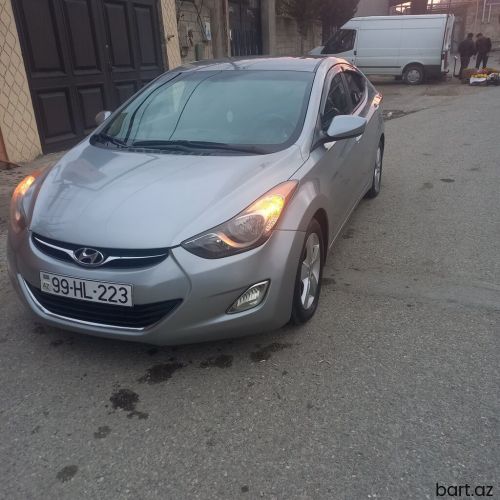 Hyundai Elantra: 1.8 l | 2013 il 