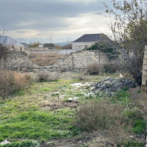 Gəncə şəhərində 8 sot torpaq satilir.