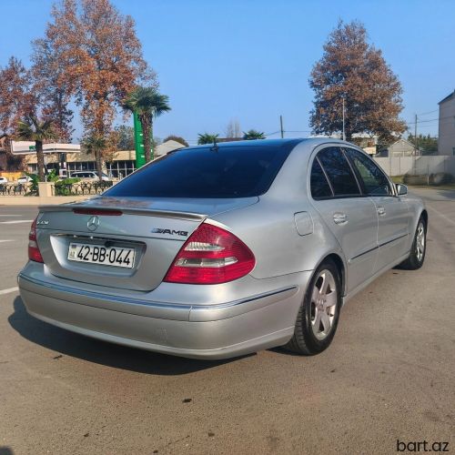 Mercedes-Benz E-Class: 3.2 l | 2004 il