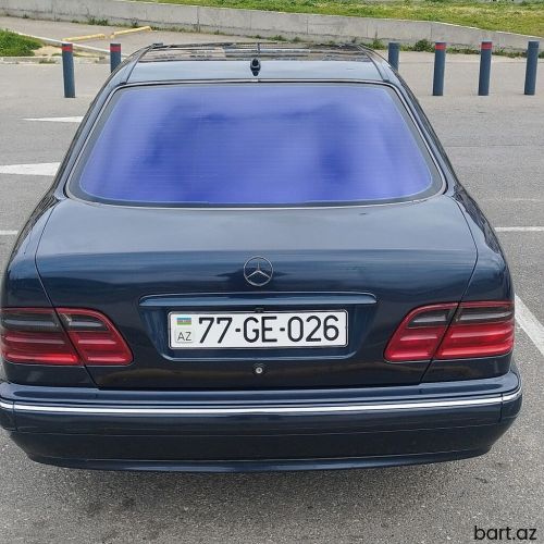 Mercedes-Benz E-Class: 2.2 l | 2001 il 