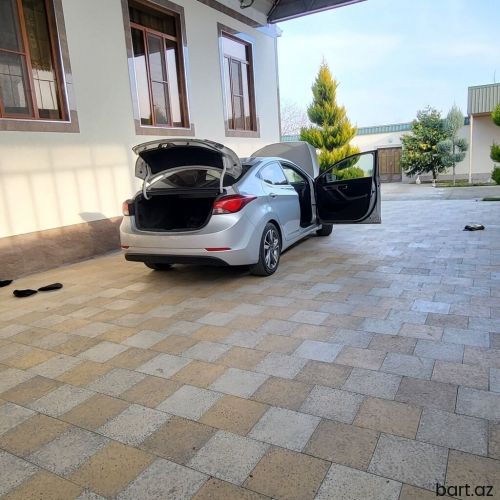 Hyundai Elantra: 1.8 l | 2016 il 